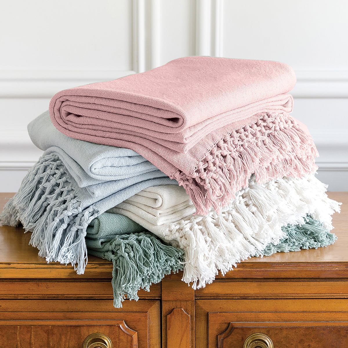 ELISABETH YORK Blankets & Bed Throws